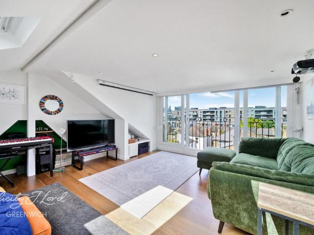 Flat for sale in East Greenwich, Greater London