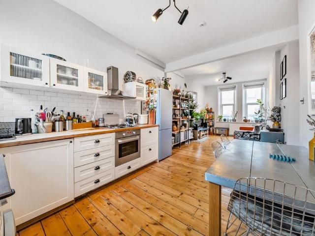 Flat for sale in Harlesden, Greater London