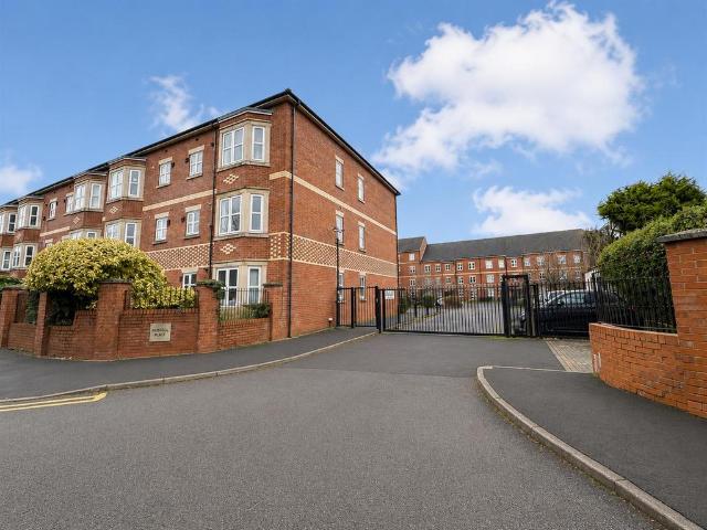 Flat for sale in Sale Moor, Trafford Park