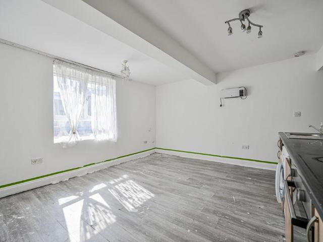 Flat for sale in Tottenham Hale, Greater London