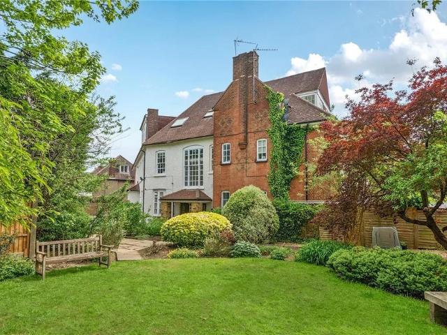 Flat for sale in Whetstone, Oakleigh Park