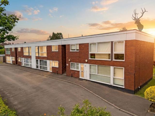 Flat for sale in Chingford, Greater London
