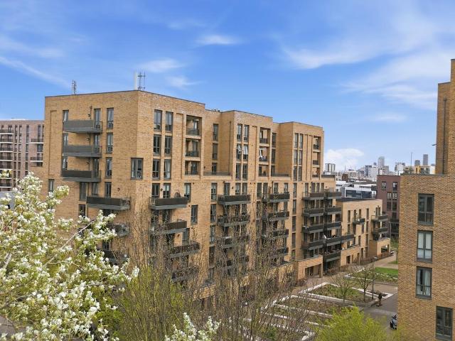 Flat for sale in Bromley-by-Bow, Mile End