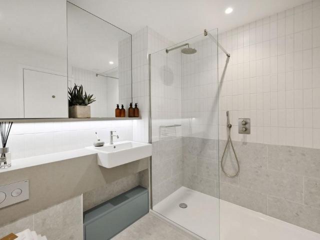 Flat for sale in Brent Cross, Isle Of Man