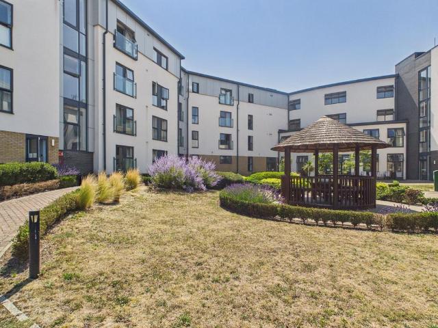 Flat for sale in St. Marys Island, Gillingham