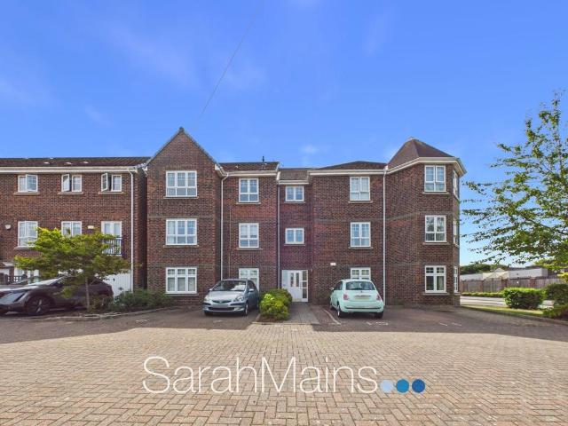 Flat for sale in High Heaton, Tyne And Wear