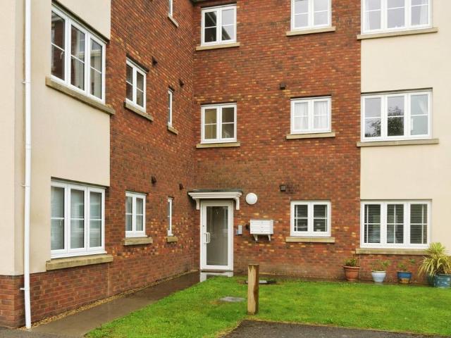 Flat for sale in Pontarddulais