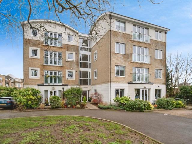 Flat for sale in Priest Down, Hampshire