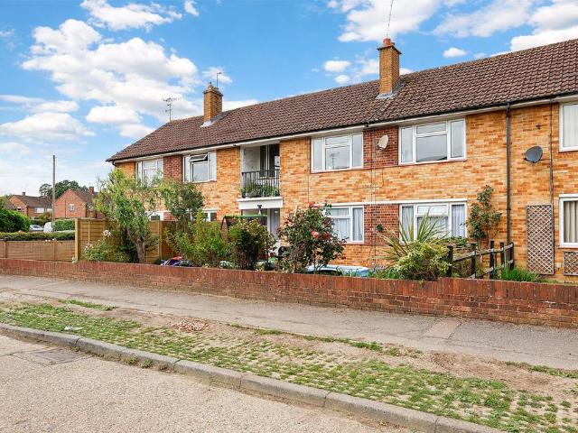 Flat for sale in Woodhatch, Red Hill