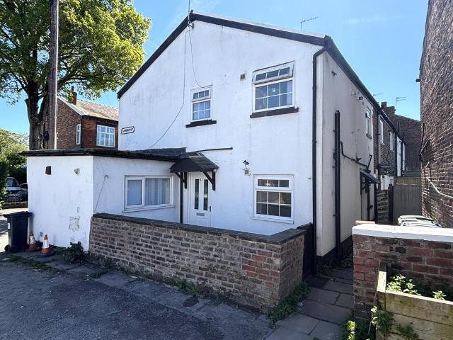 Flat for sale in Hazel Grove, Greater Manchester