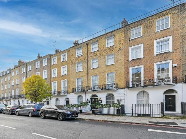 Flat for sale in Marylebone, Greater London