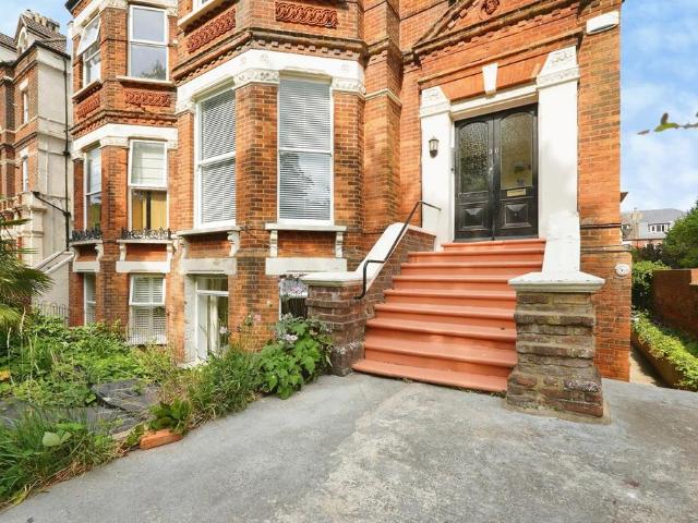 Flat for sale in Folkestone