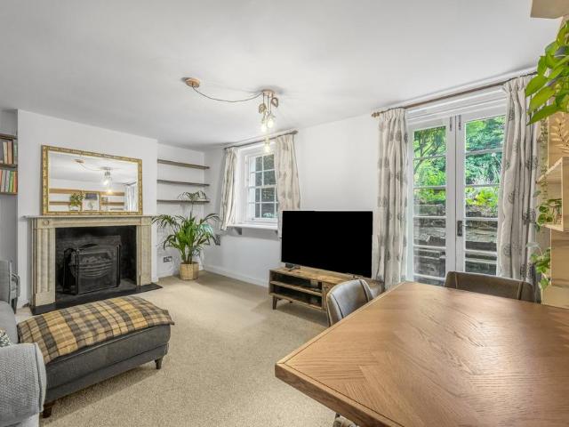 Flat for sale in Highbury, Greater London