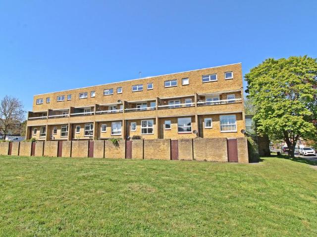 Flat for sale in Hayes, Greater London