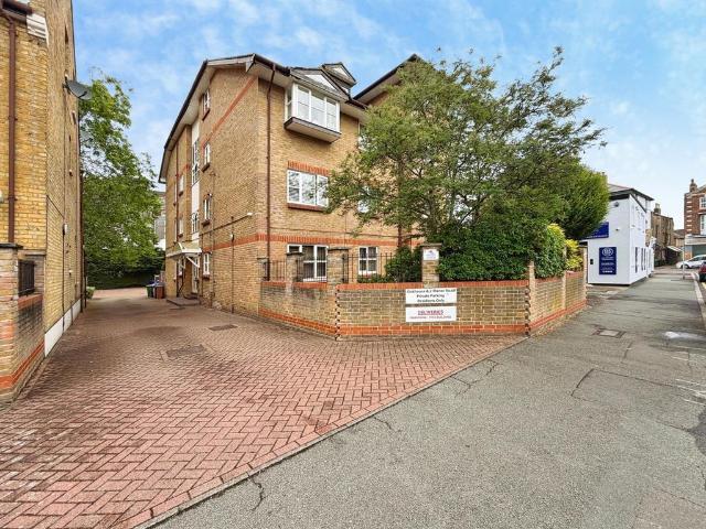 Flat for sale in Longlands, Halfway Street