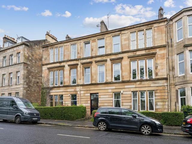 Flat for sale in Strathbungo, Scotland