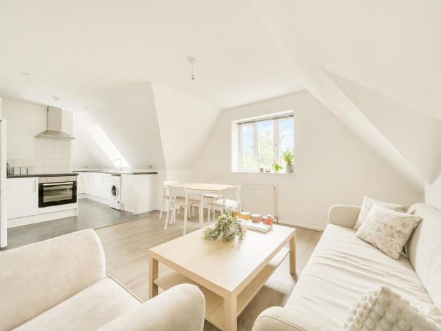 Flat for sale in London Borough of Richmond upon Thames, Greater London
