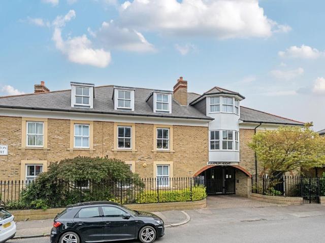 Flat for sale in London Borough of Lewisham, New Cross