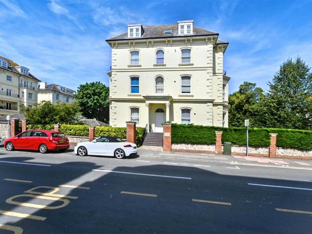 Flat for sale in Eastbourne, East Sussex