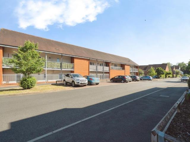 Flat for sale in Row Town, Surrey