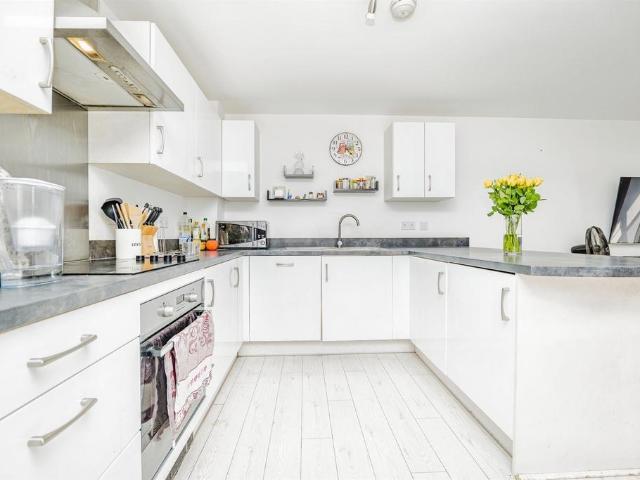 Flat for sale in Barry Island, Barry