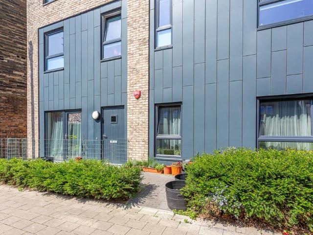 Flat for sale in Leith Links, Leith