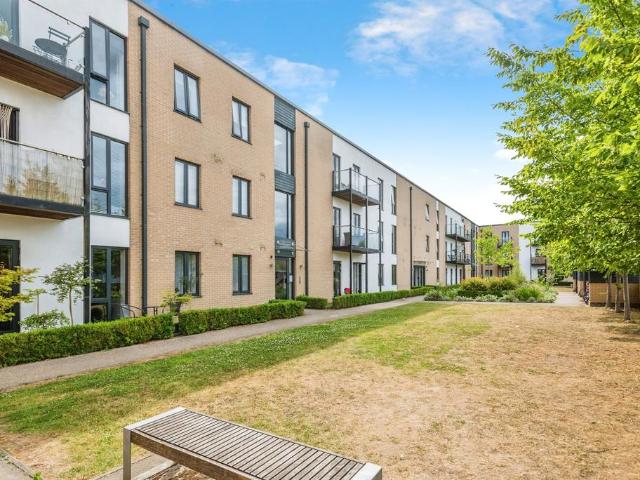 Flat for sale in Berrick Salome, Oxfordshire