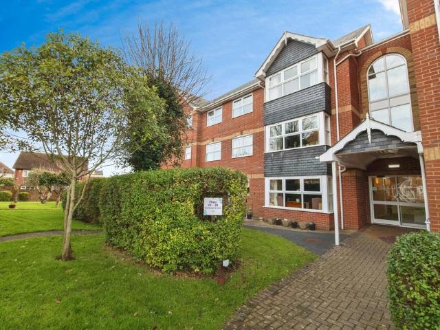 Flat for sale in Withycombe, Budlake