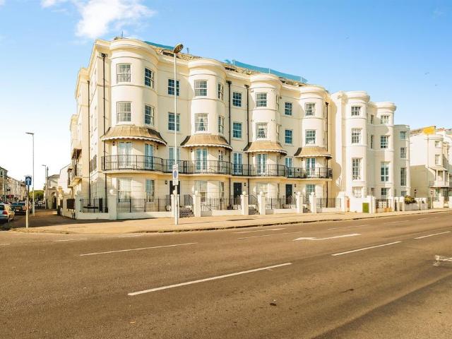 Flat for sale in West Worthing, Worthing