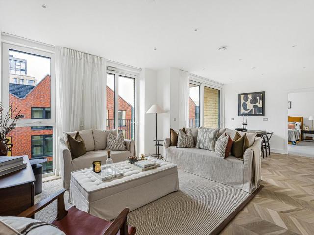 Flat for sale in Fulham Riverside, Greater London