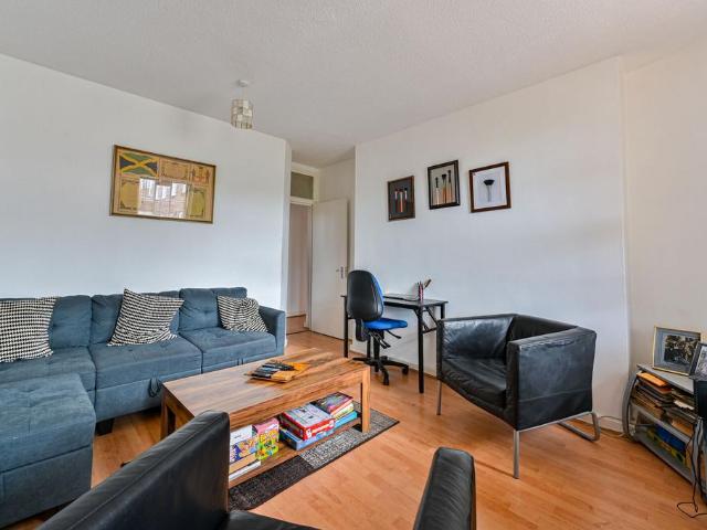 Flat for sale in Notting Hill, Greater London