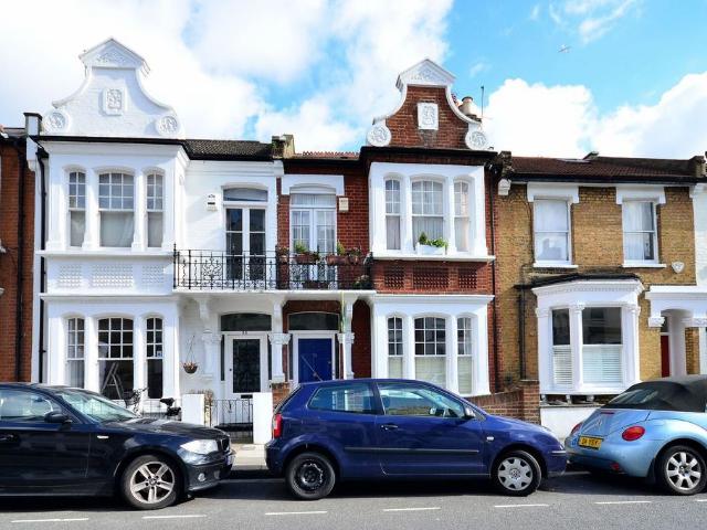 Flat for sale in Fulham, Greater London