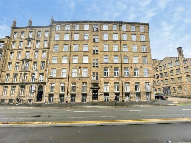 Flat for sale in West Yorkshire