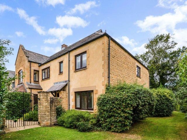 Flat for sale in Fossebridge, Gloucestershire