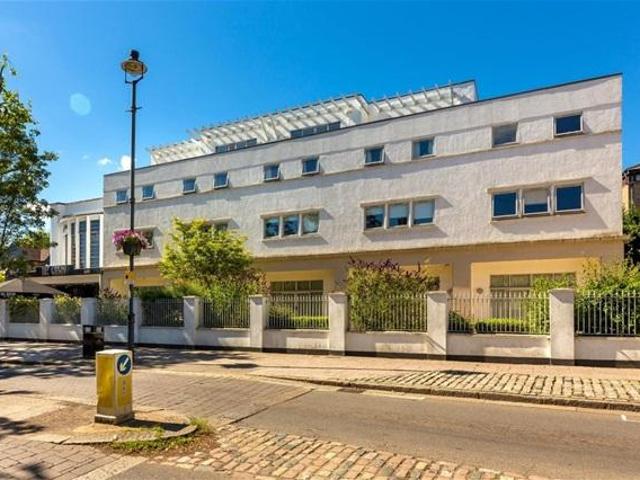 Flat for sale in Ashlyns Estate, Pouchen End