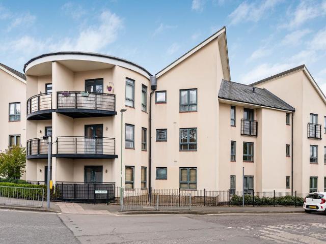 Flat for sale in Pouchen End, Hertfordshire