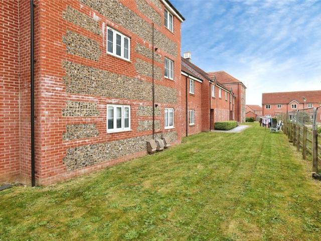 Flat for sale in Salisbury, Wiltshire