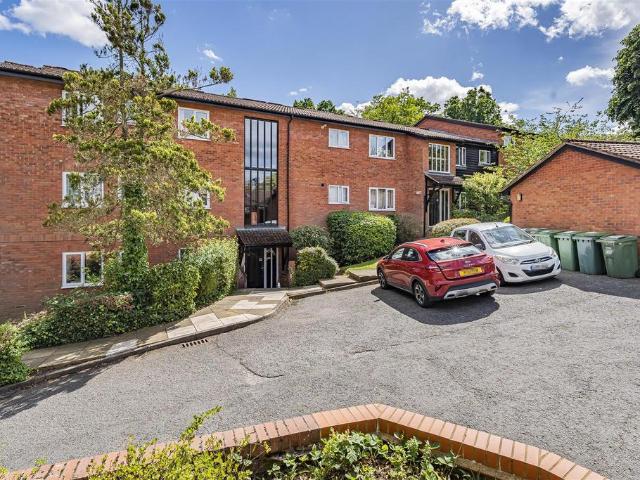Flat for sale in St Albans, Five Acres