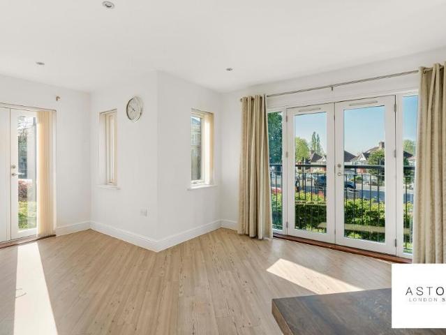 Flat for sale in Greater London