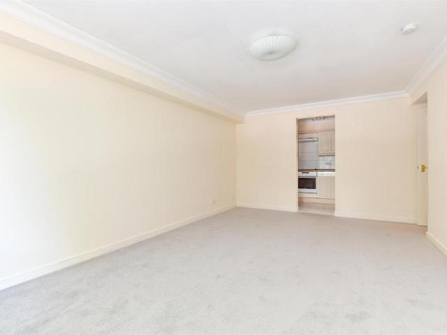 Flat for sale in London Borough of Croydon, Purley