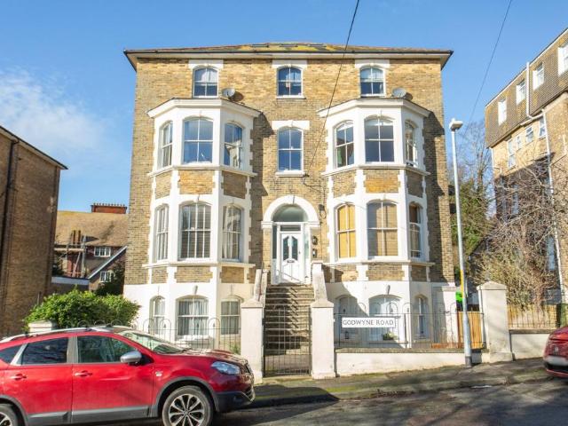 Flat for sale in Tower Hamlets, Ash