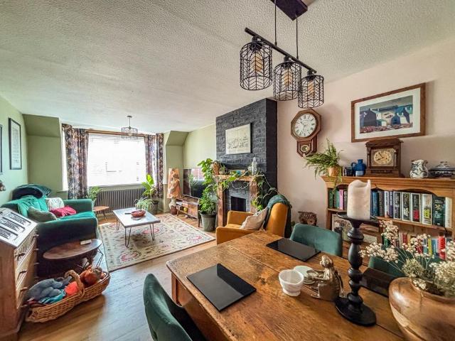 Flat for sale in Battle, Heathlands