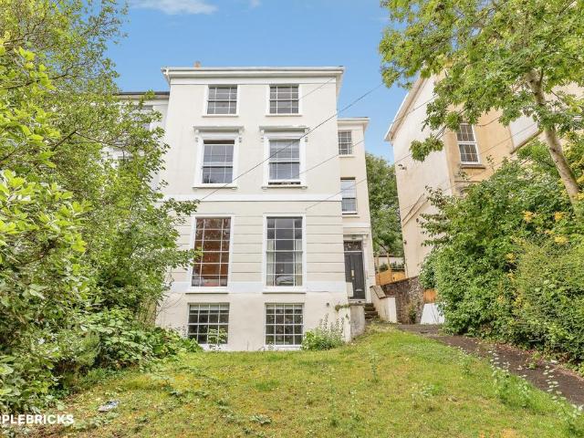 Flat for sale in Kingsdown, Feckenham