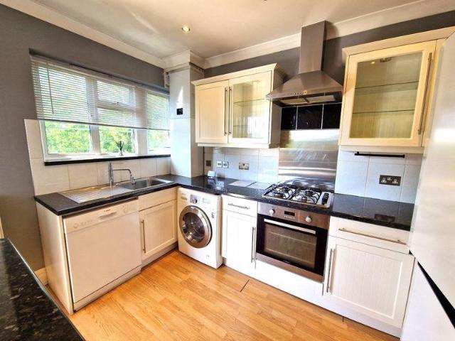 Flat for sale in Pinner, Greater London
