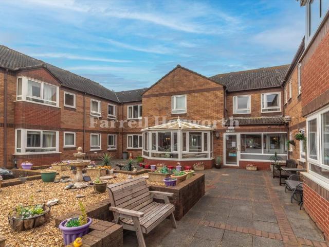 Flat for sale in Little Bispham, Blackpool