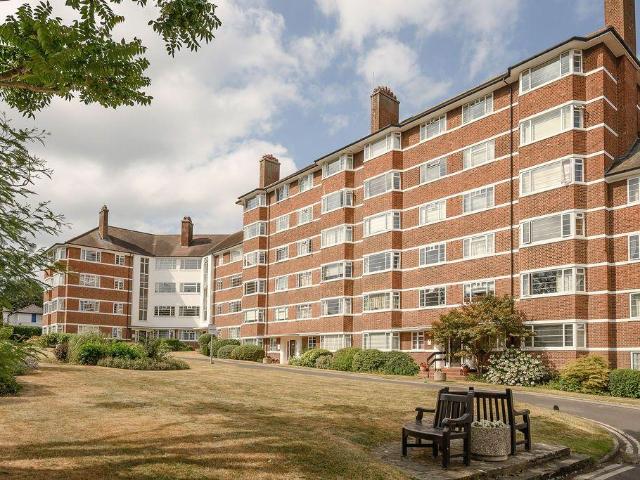 Flat for sale in North Sheen, Greater London