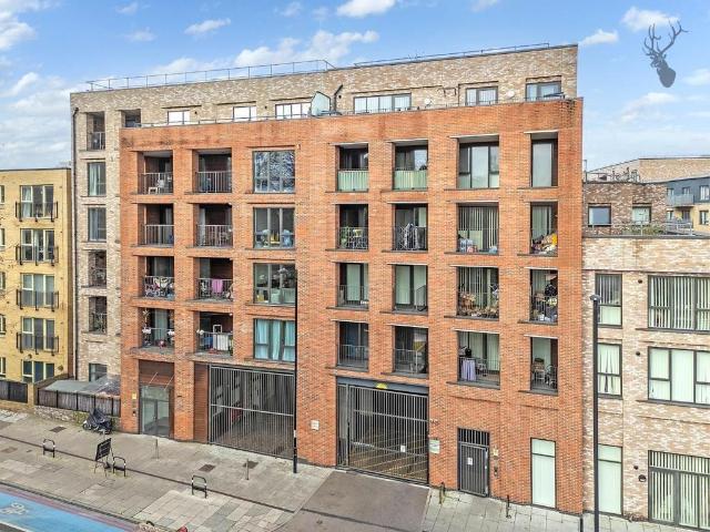 Flat for sale in Bromley-by-Bow, Bow
