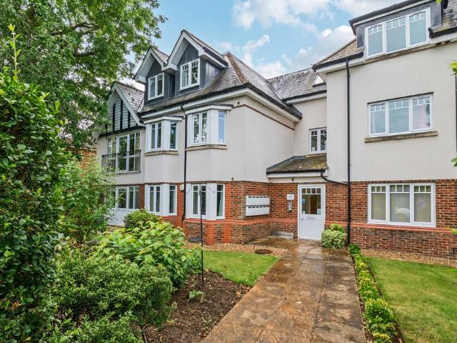Flat for sale in Lower Halliford, Surrey