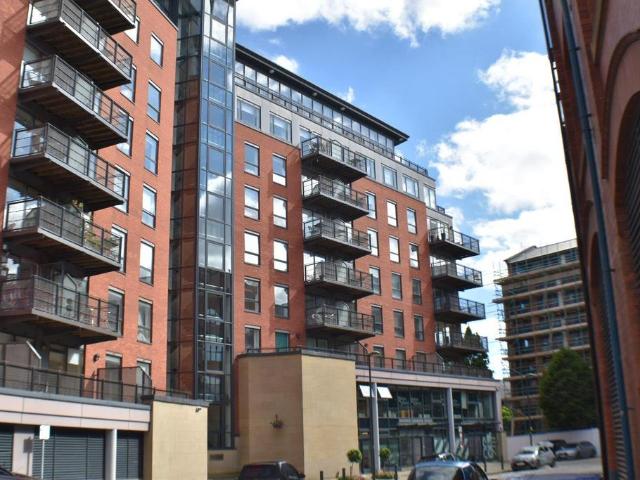 Flat for sale in West Yorkshire