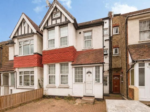 Flat for sale in London Borough of Croydon, Thornton Heath